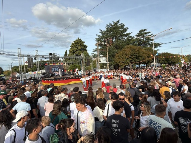 La Kreppel explota de gente en Colonia Hinojo